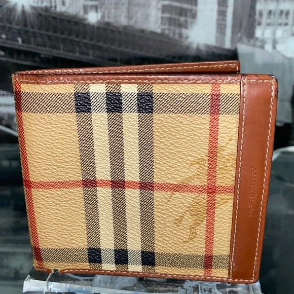 Authentic Classic Burberry Bifold Wallet - Picture 2 of 15